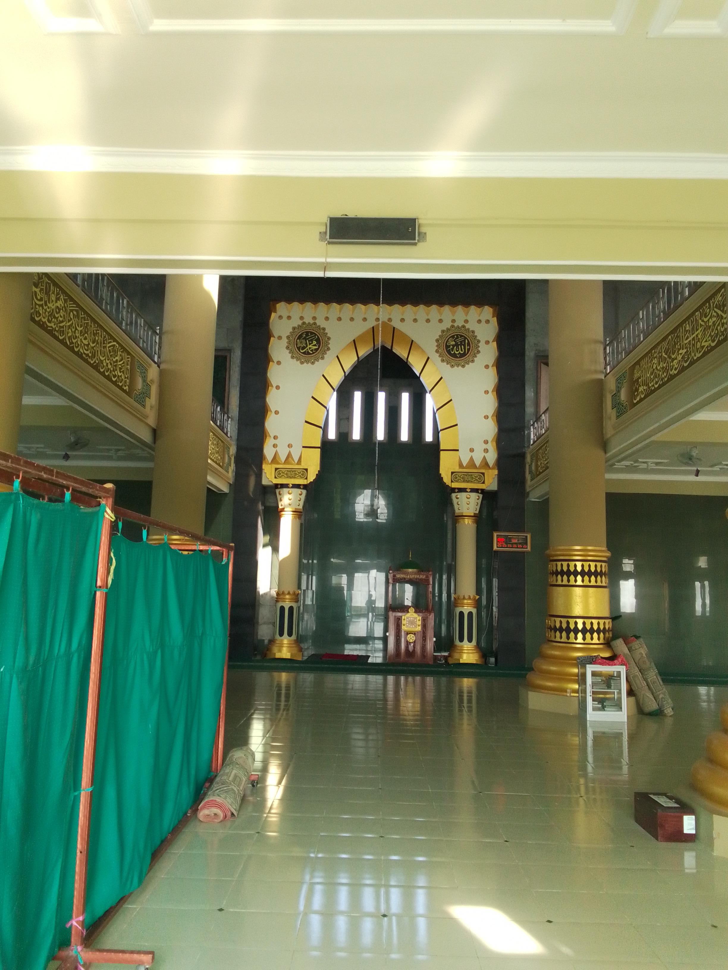 Ruang Utama Sholat