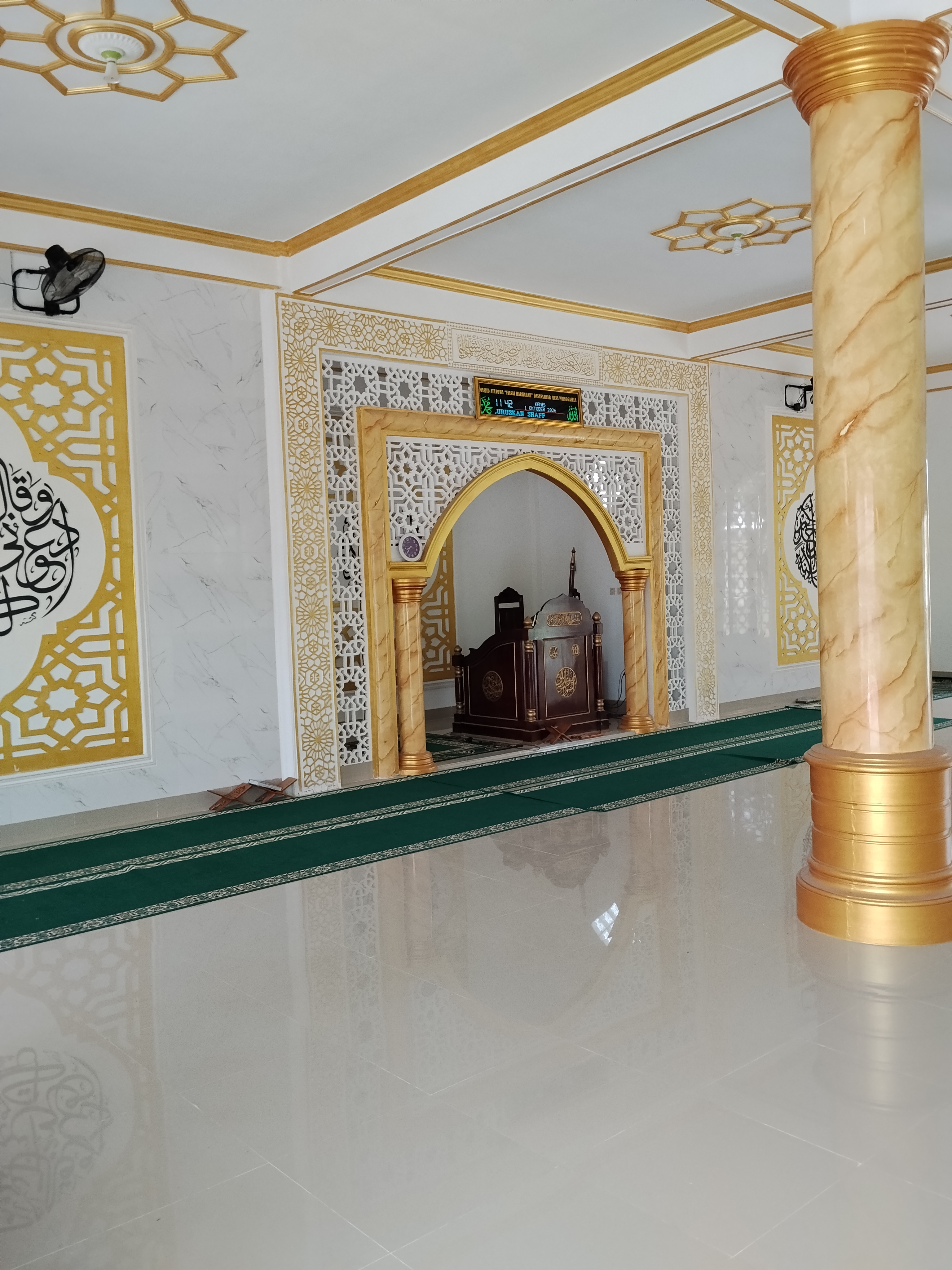 Ruang Utama Sholat